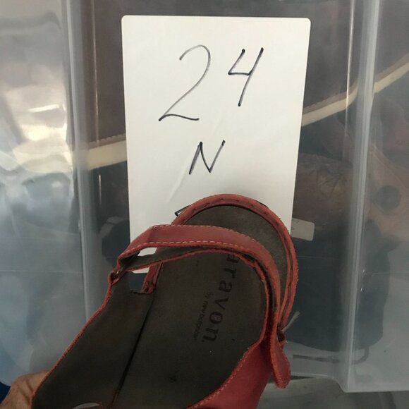 Aravon Womens Adjustable Red Leather Sandals Size 12AA - Picture 8 of 8